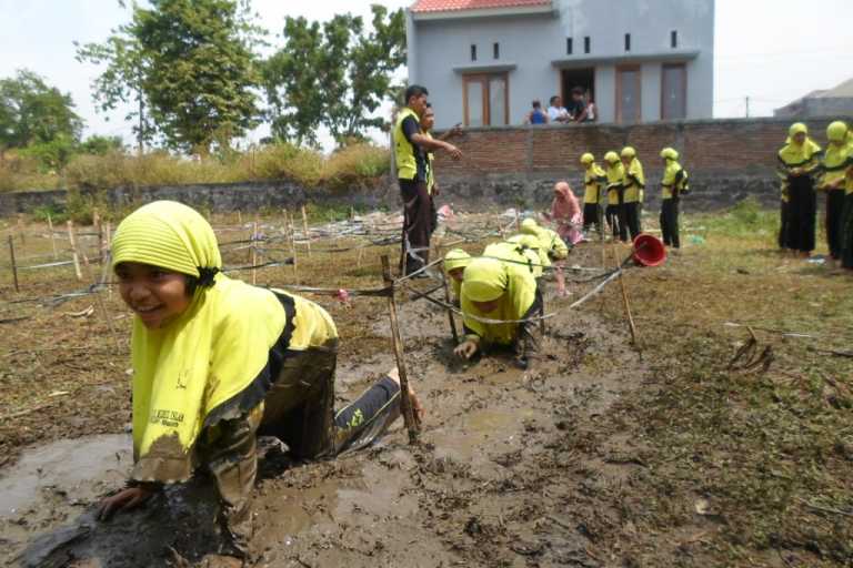 Asyiknya Berkemah Sembari Berbagi kepada Sesama