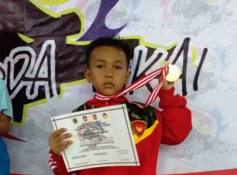 Naufal Ahza Fadhlurrohman Ukir Prestasi di Kejuaraan Karate Se-Jawa Tengah