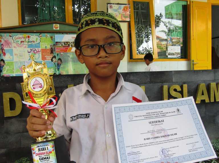 Setelah Juara I Khitobah Tingkat Kota, Kini Lomba Dakwah Islam Pun Diraih Yusron