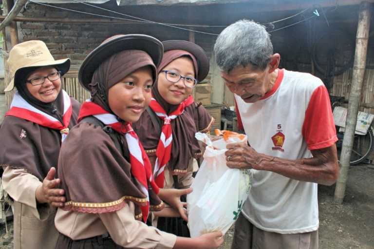 Pramuka SD Ta’mirul Islam Adakan Kemah dan Bakti Sosial