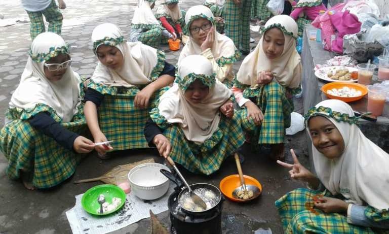 Kelas Memasak ala Siswa Ta’mirul Islam