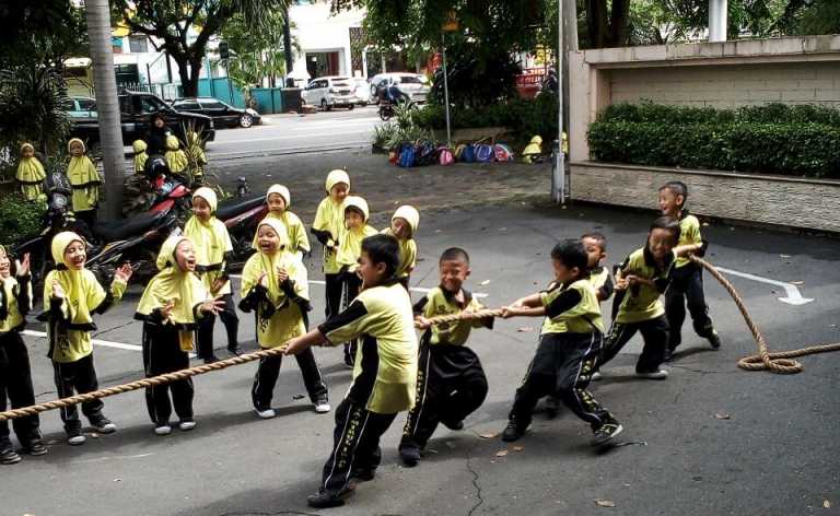 Belajar dan Pererat Persahabatan dengan Permainan Tradisional