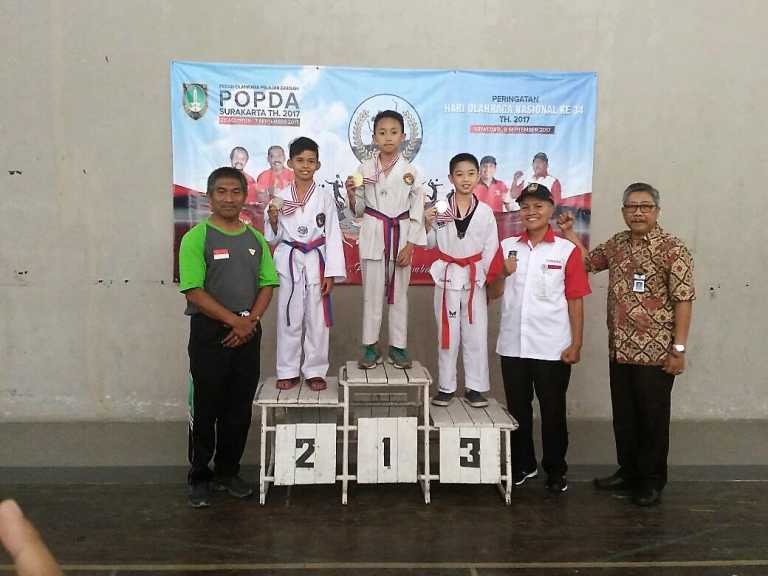 Final di Gelora Pemuda Bung Karno, SD Ta’mirul Raih Medali Emas Taekwondo