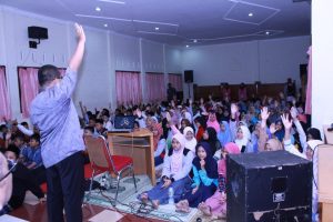 Acara motivasi dari Tim Embun Pagi yang didatangkan oleh Persatuan Orang Tua Siswa SD Ta'mirul Islam Surakarta (Posta)