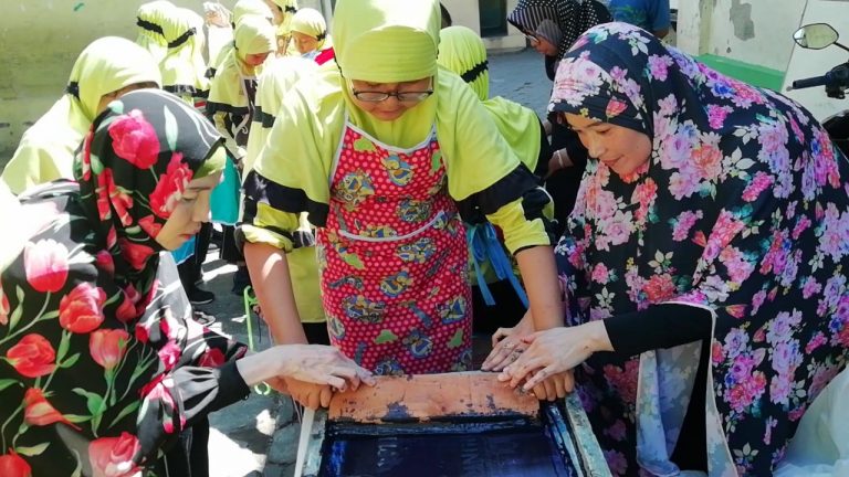 Waktunya Rehat, Ganti Orang Tua yang Mengajar di Sekolah